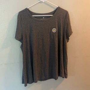 American Eagle gray swing t-shirtwith daisy patch XL